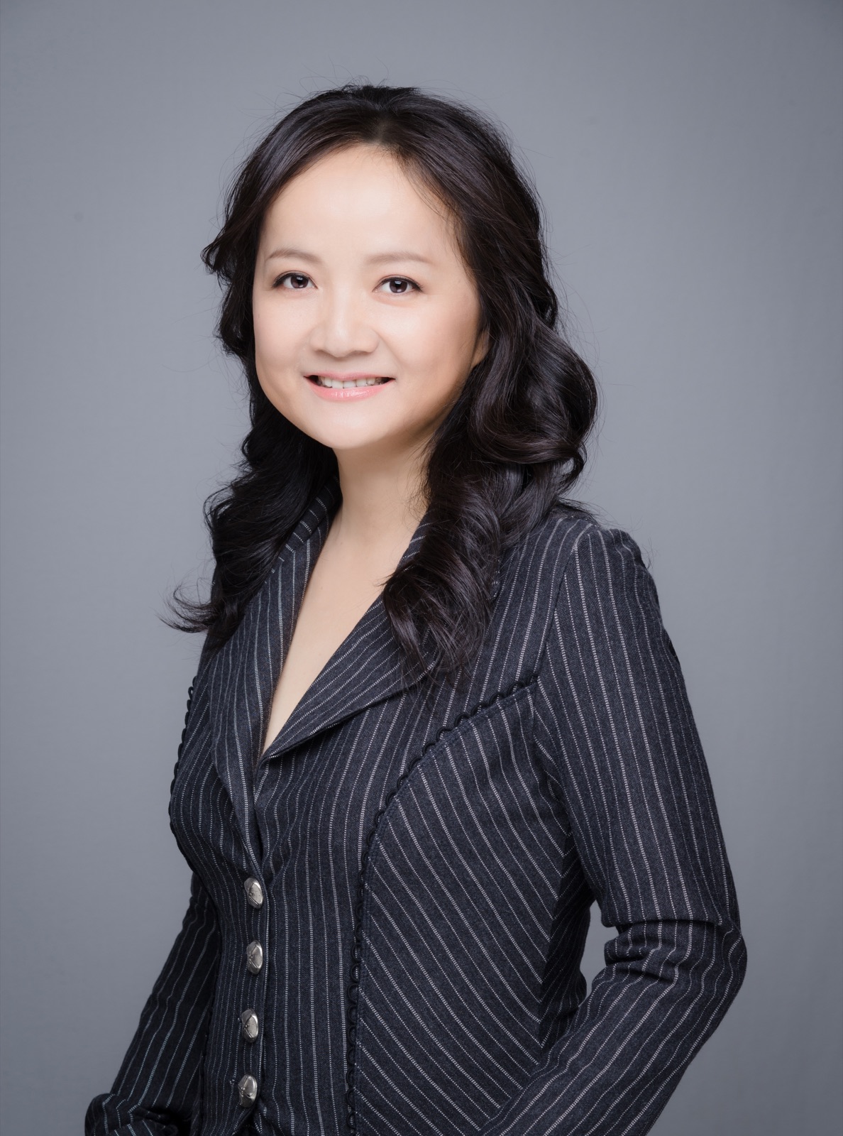 Helen Zhou 的职业照
